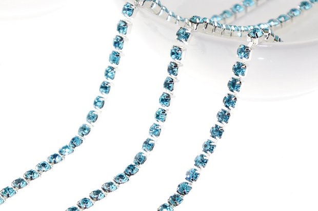 Strassketting Aquamarine Silver Cup - 4mm (SS16) - per 10 meter 